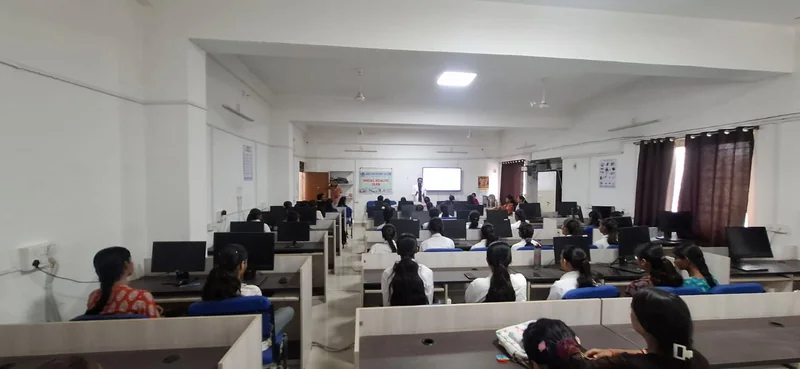 सेवा संकल्‍प अभियान पॉलीटेक्‍नीक कॉलेज में महिला स्‍वास्‍थ्‍य एवं स्‍वच्‍छता जागरूकता कार्यक्रम सम्‍पन्‍न